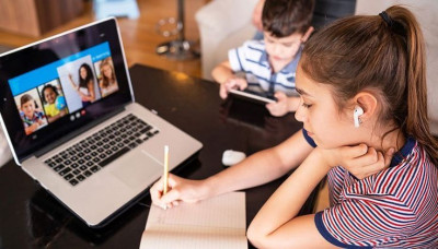 Từ Học Sinh Đến Doanh Nhân: Khám Phá Các Khóa Học Trực Tuyến Để Nâng Cao Kỹ Năng